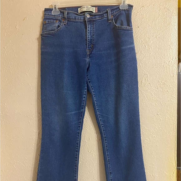 Levi’s 550. Relaxed boot cut. Size 12. Medium wash. - Picture 3 of 6